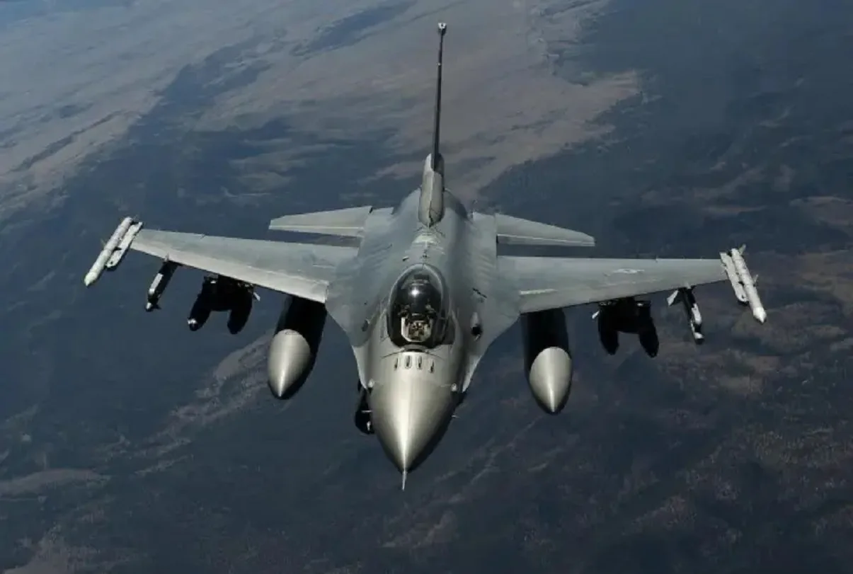 Украинские F-16 уничтожили более 3150 целей, среди них 666 ракет — командующий Воздушными силами